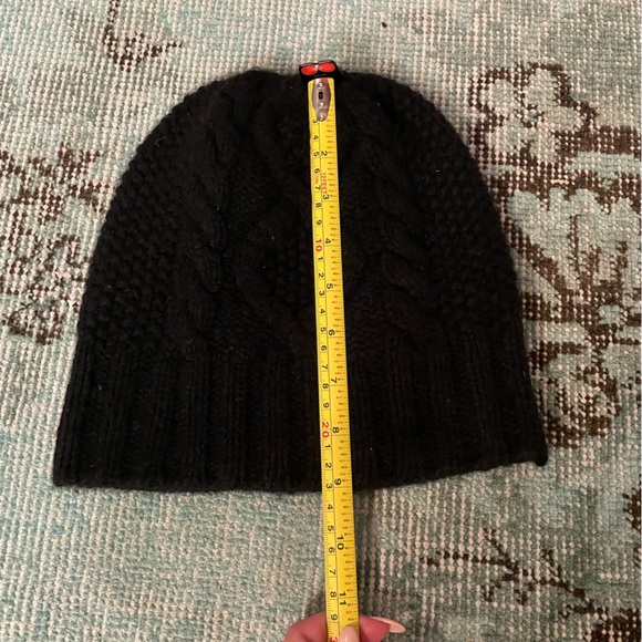 Frame denim cashmere beanie perfect for fall and winter - Picture 3 of 4